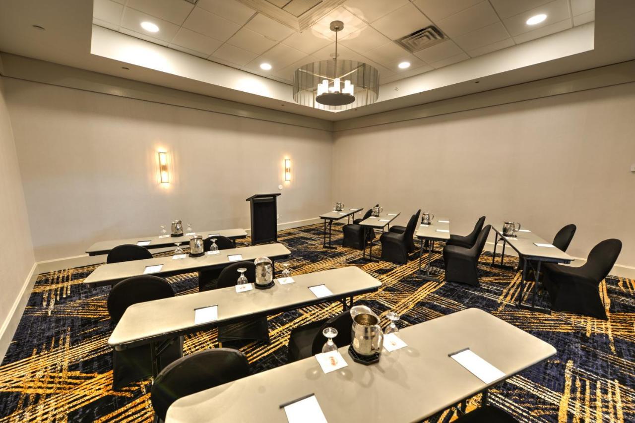 Hotel Crowne Plaza Airport By Ihg