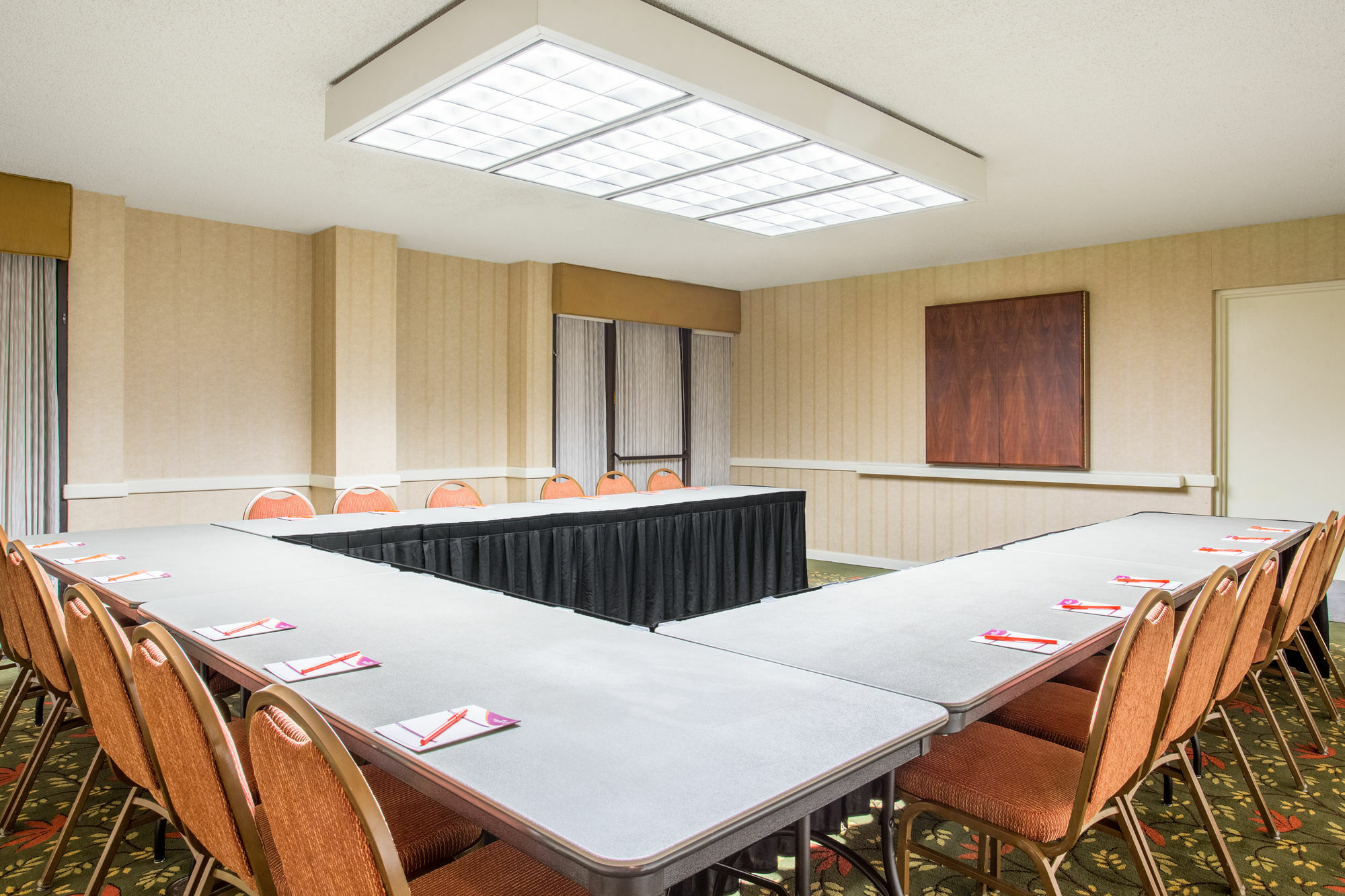 Hotel Crowne Plaza Airport By Ihg
